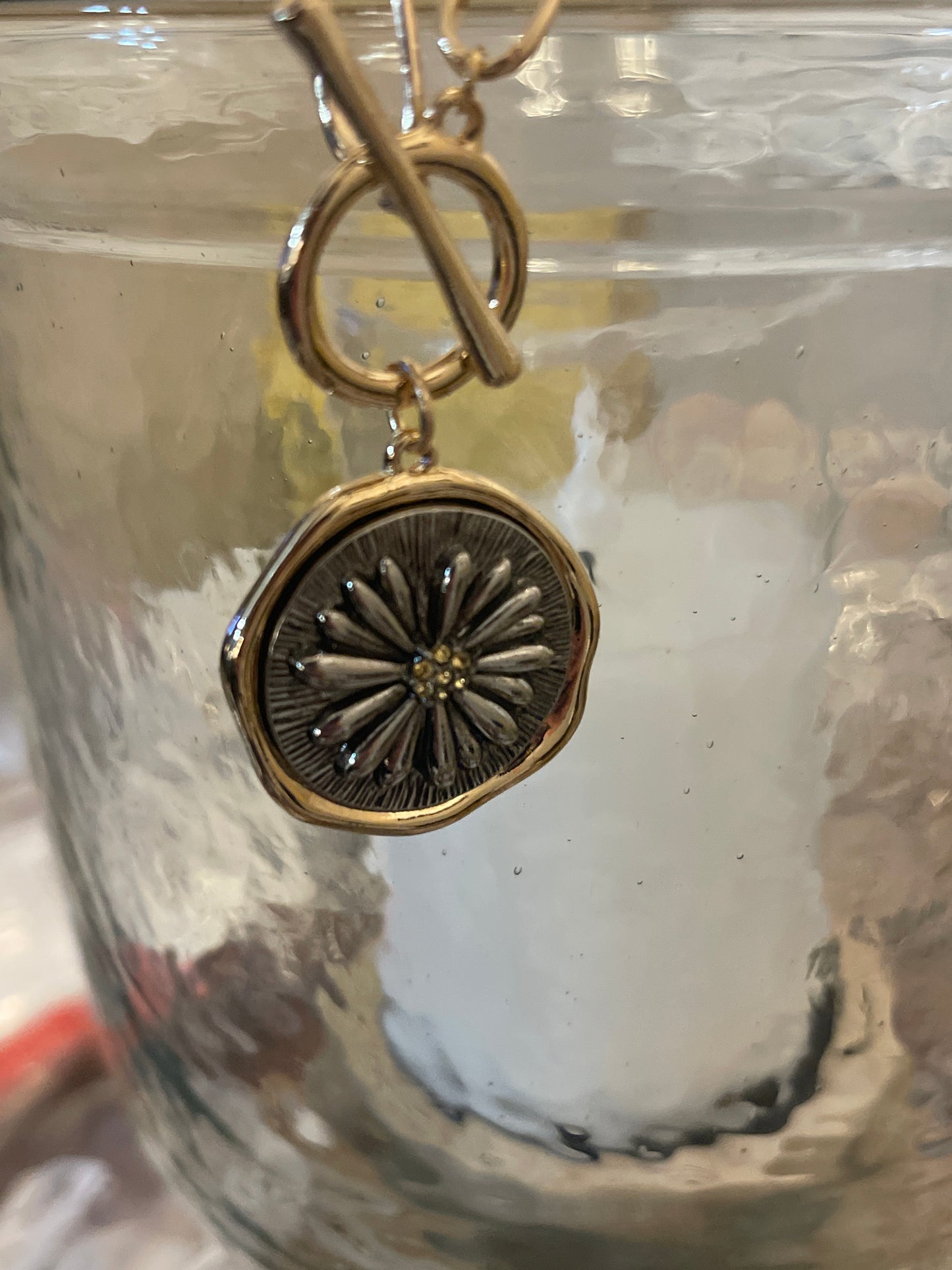 Sparkling Daisy Necklace