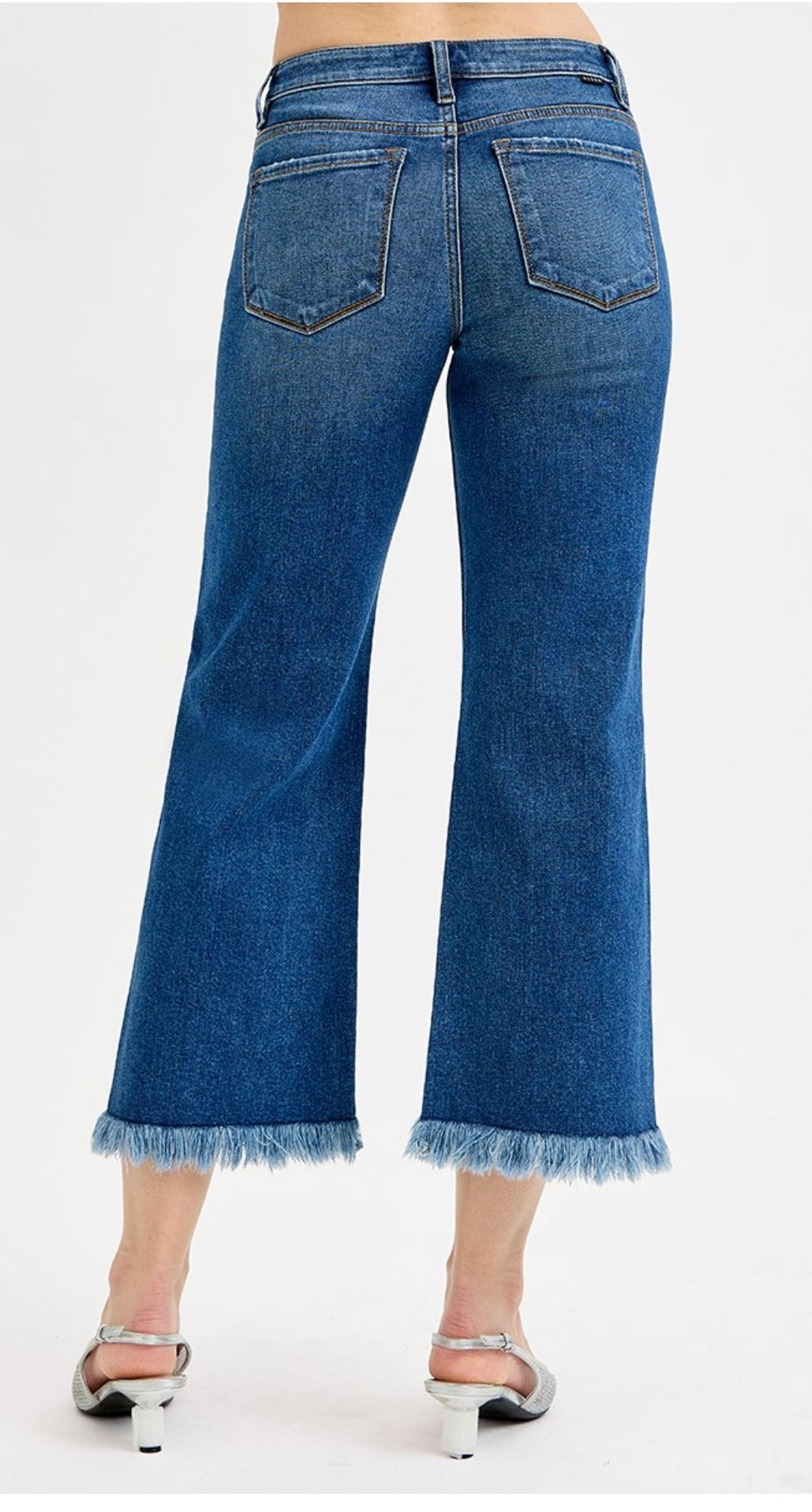 Risen Button Play Fray Jean